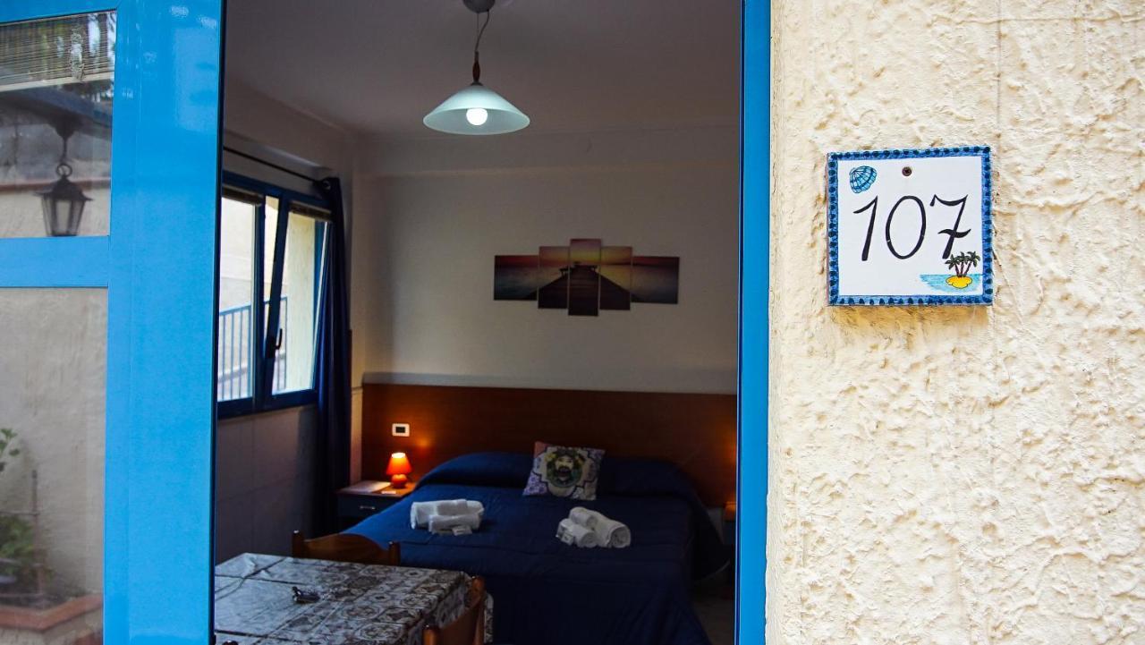 Baia Di Naxos Aparthotel Giardini-Naxos Buitenkant foto
