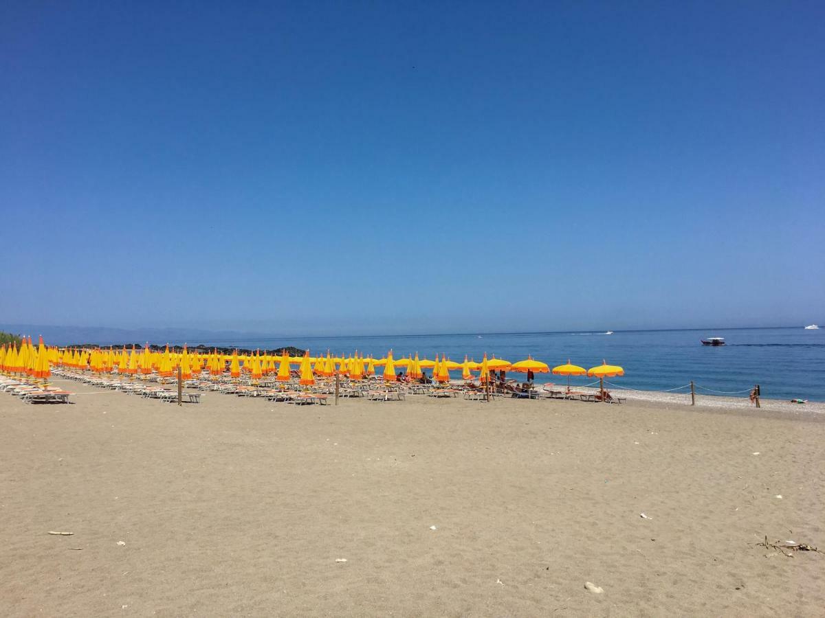 Baia Di Naxos Aparthotel Giardini-Naxos Buitenkant foto
